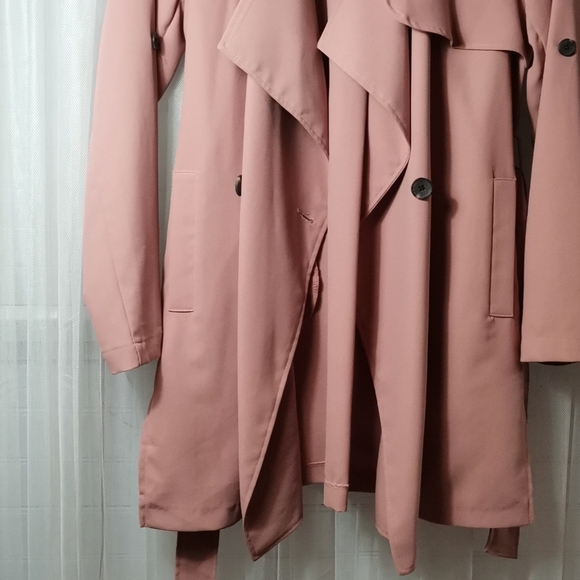 Beautiful Pink Women's Jacket, fits like a Medium - Picture 3 of 8